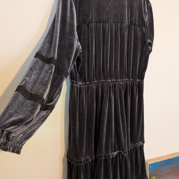 FLAW Chic Long Sleeve Velvet Dress in Charcoal - Picture 7 of 10